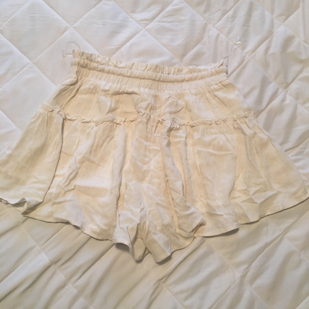 Cream Shorts - Picture 3 of 5